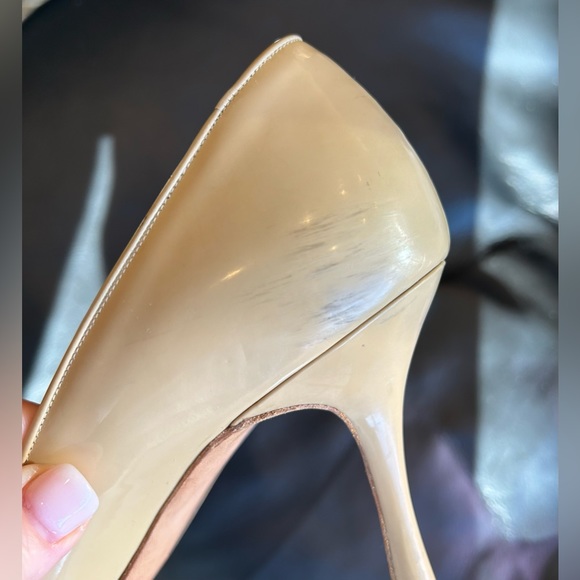 Nude Manolo Blahnik patent heels - Picture 7 of 12